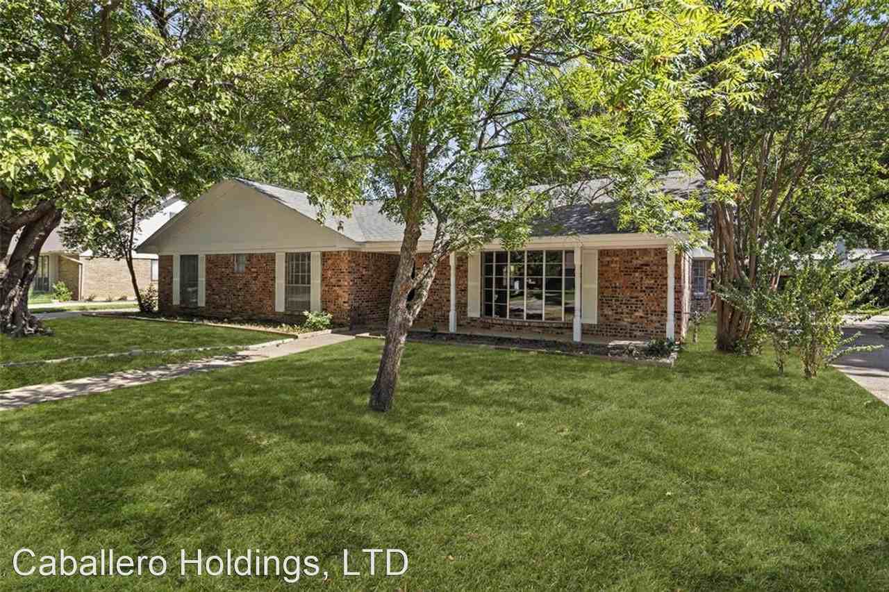 2020 Juanita Dr - Photo 2 of 28