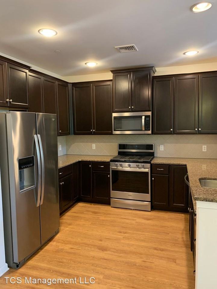 331 Carson Ter - Photo 3 of 14