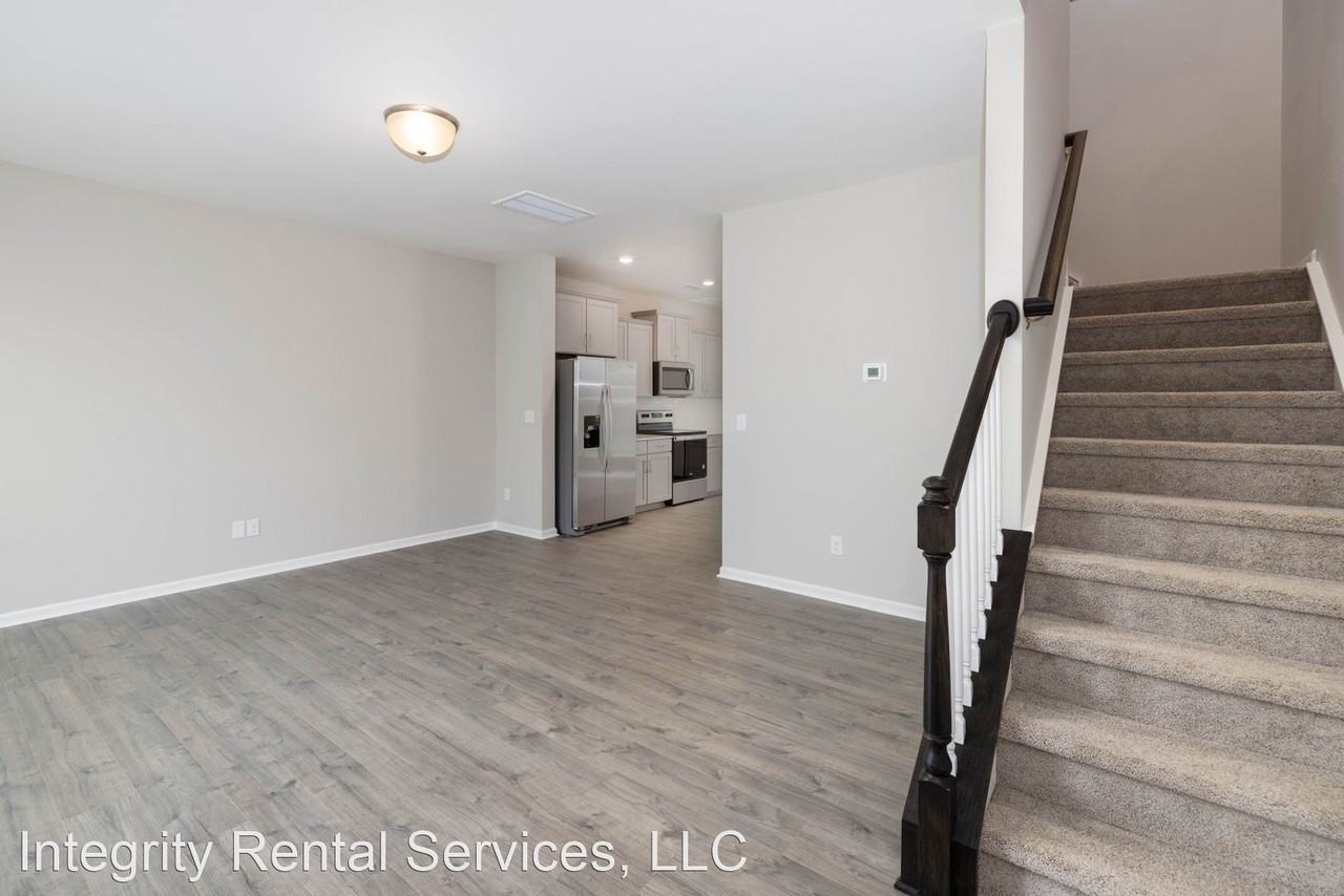 104 S. Dorsett St - Photo 2 of 9