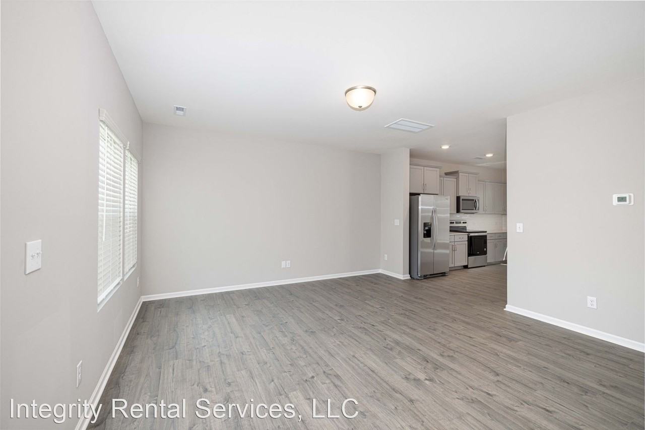 104 S. Dorsett St - Photo 3 of 9