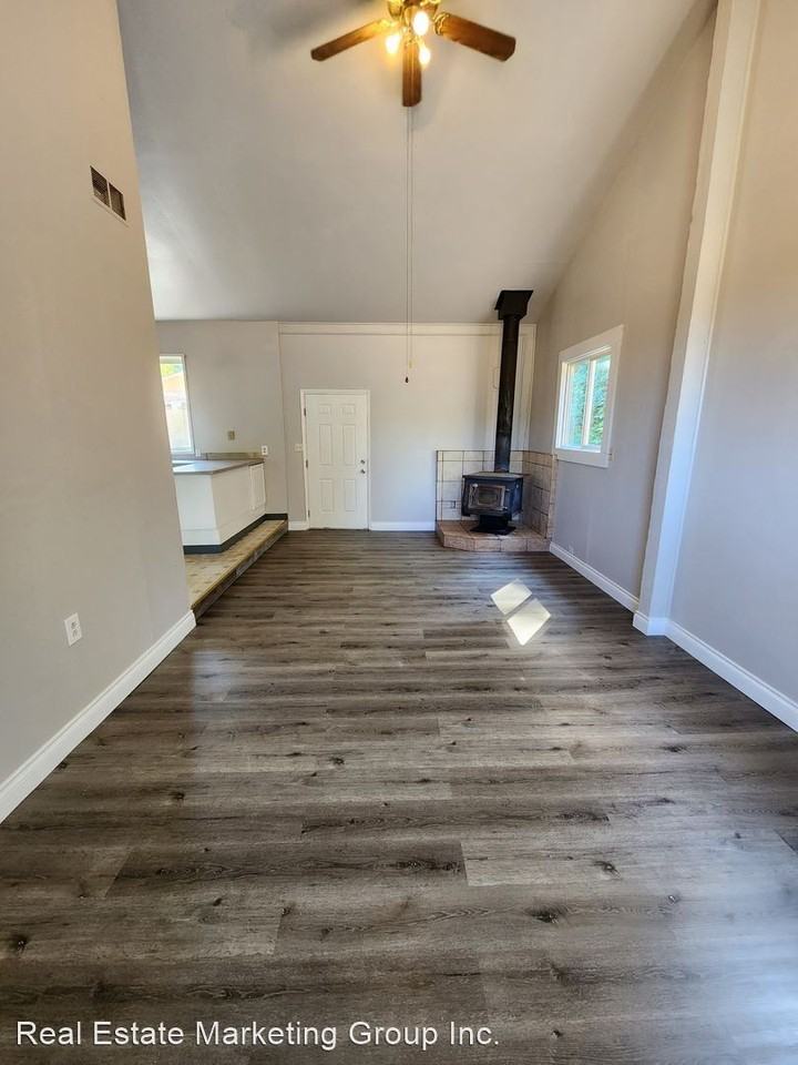 381 1/2 Hawkins Rd - Photo 3 of 13