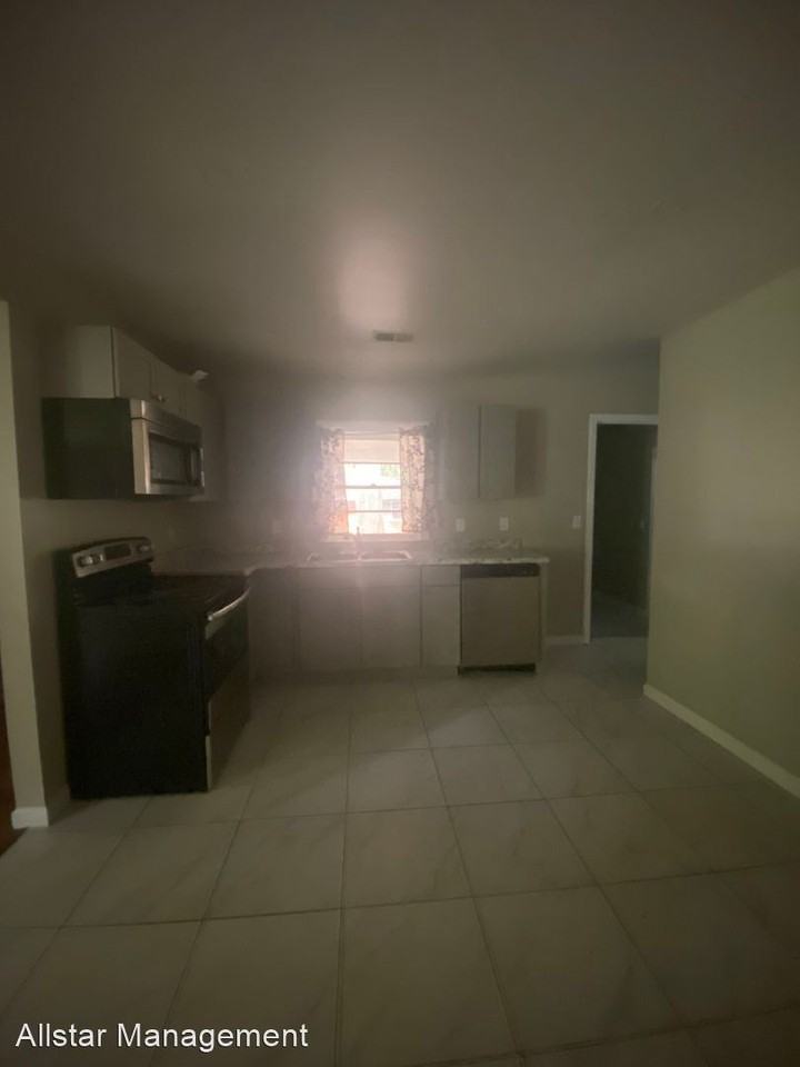 760 Lydgate Rd - Photo 3 of 11