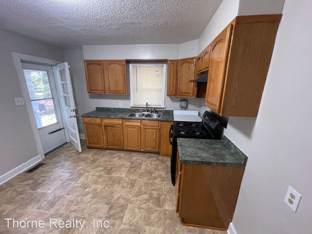 1809 Bedford Rd - Photo 2 of 12