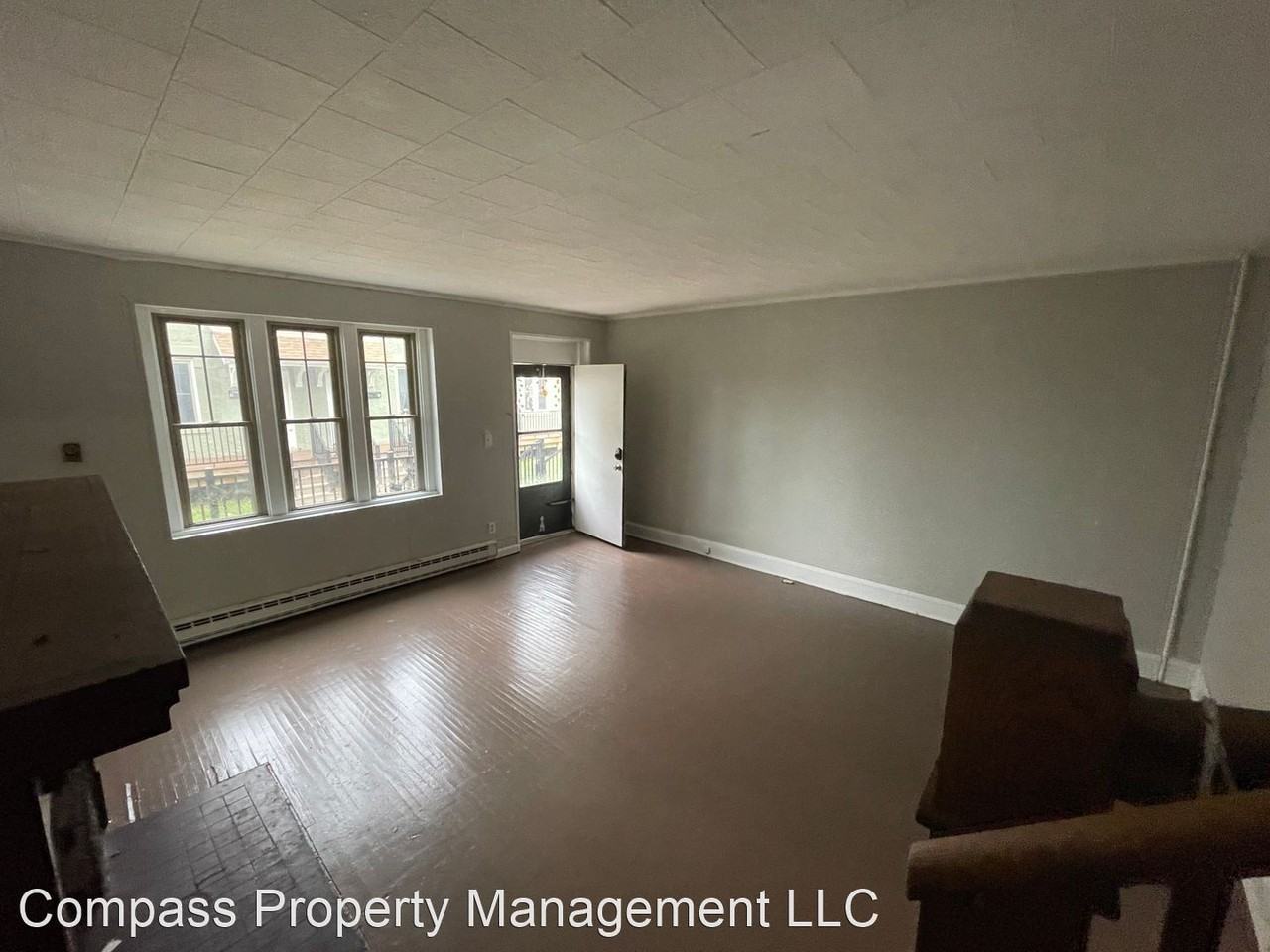 302 S 12th St - Photo 3 of 10