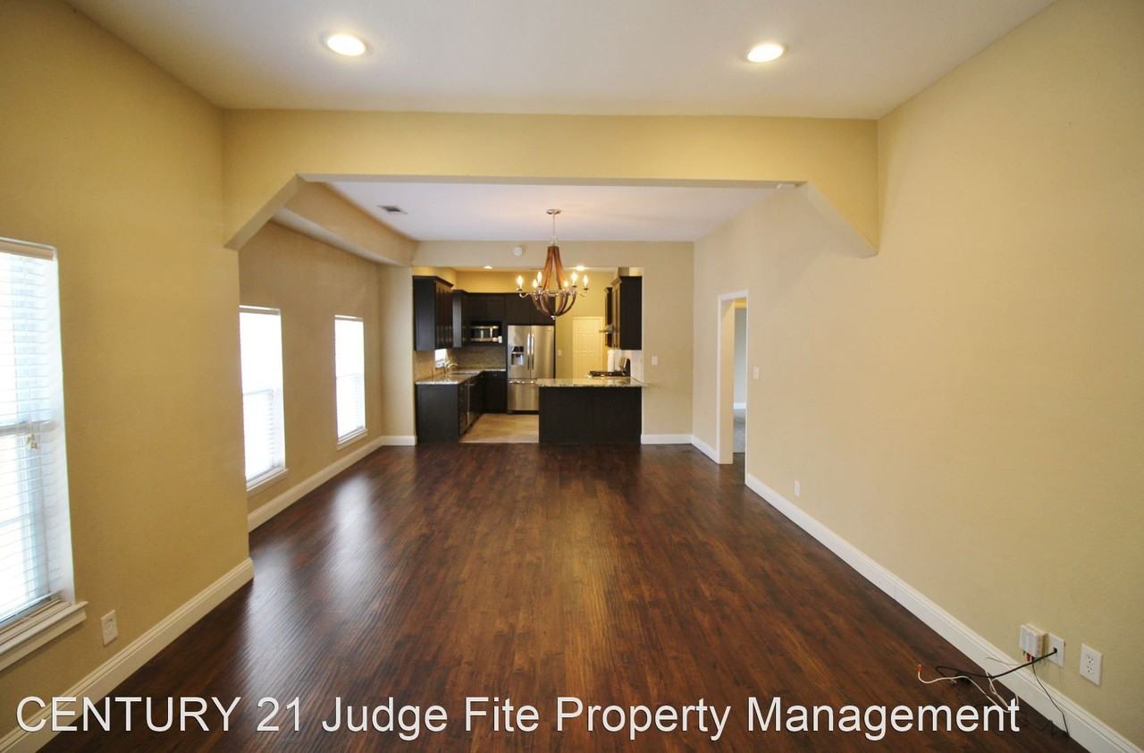 416 S Brighton Ave - Photo 3 of 11