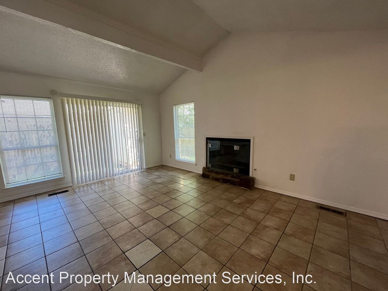 4313 S Maplewood Ave - Photo 2 of 23