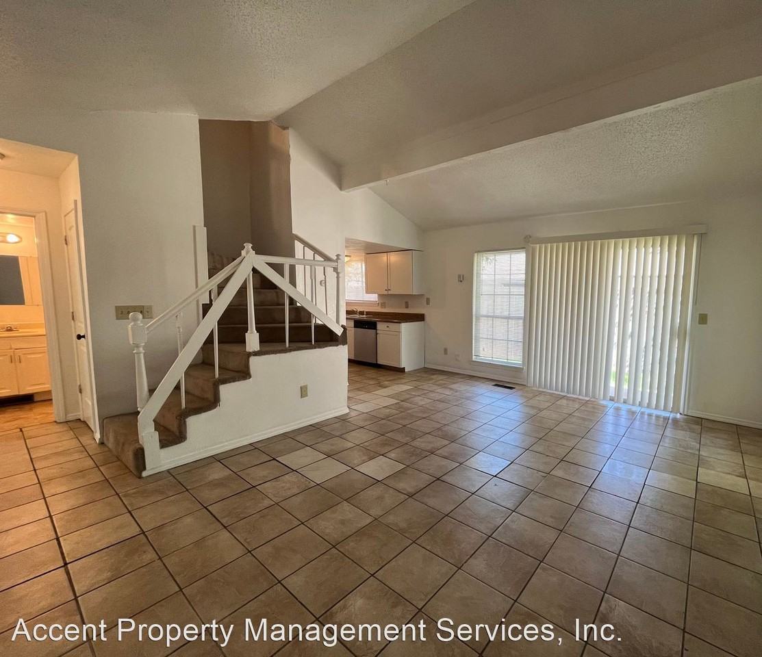 4313 S Maplewood Ave - Photo 3 of 23