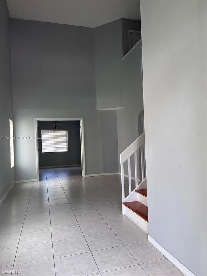 19257 NW 14th St - Photo 3 of 6