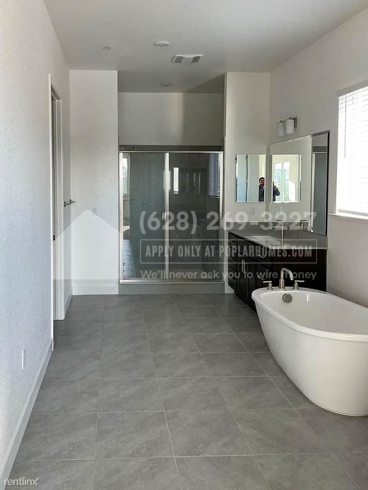 3323 Delta Coves Dr - Photo 3 of 28