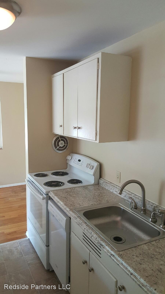 525 East Roy St - Photo 3 of 10