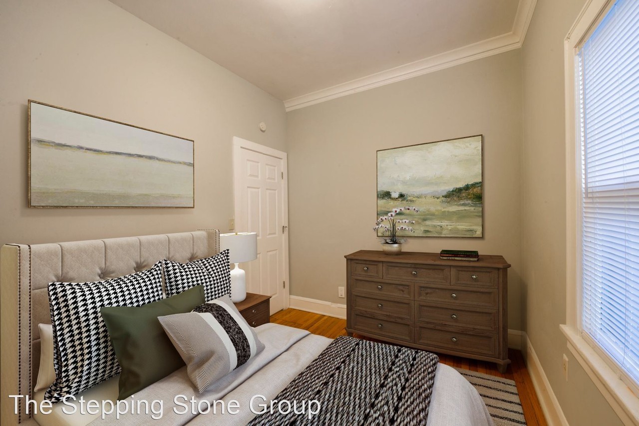 202 E 27th St - Photo 2 of 17