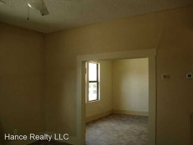 1726N N Comal - Photo 3 of 9