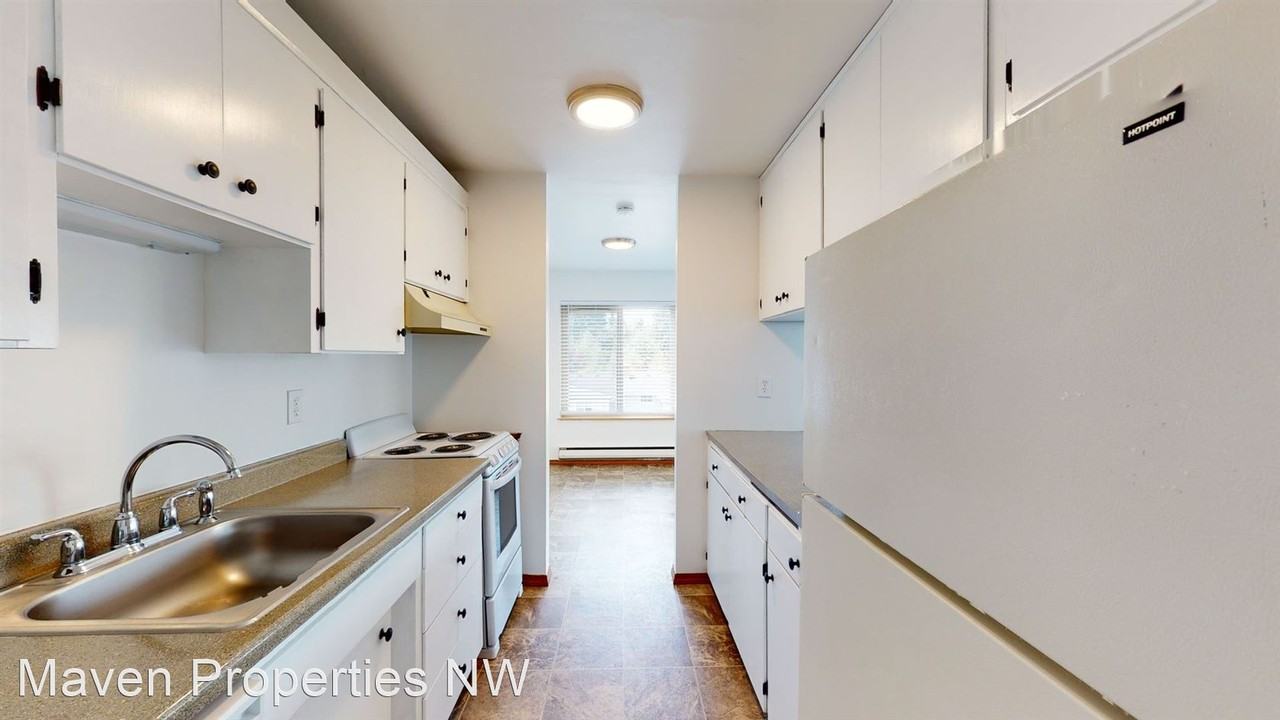 2043 S 113th St. - Photo 2 of 10