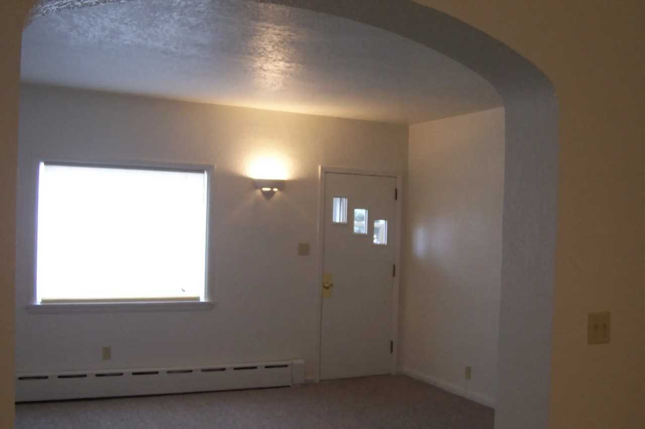 424 Jackson St - Photo 2 of 8