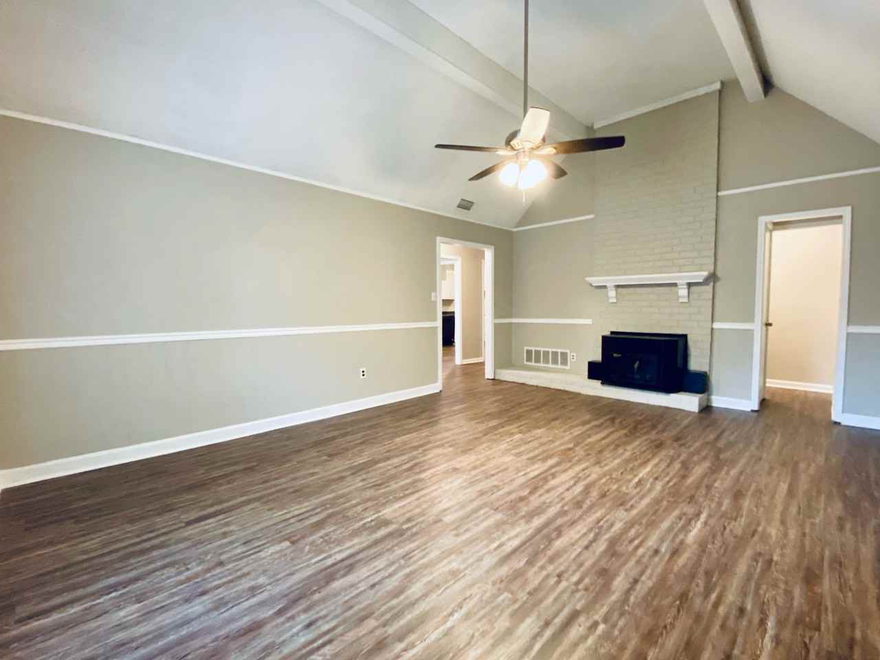 6071 Colonyhill Dr - Photo 3 of 17