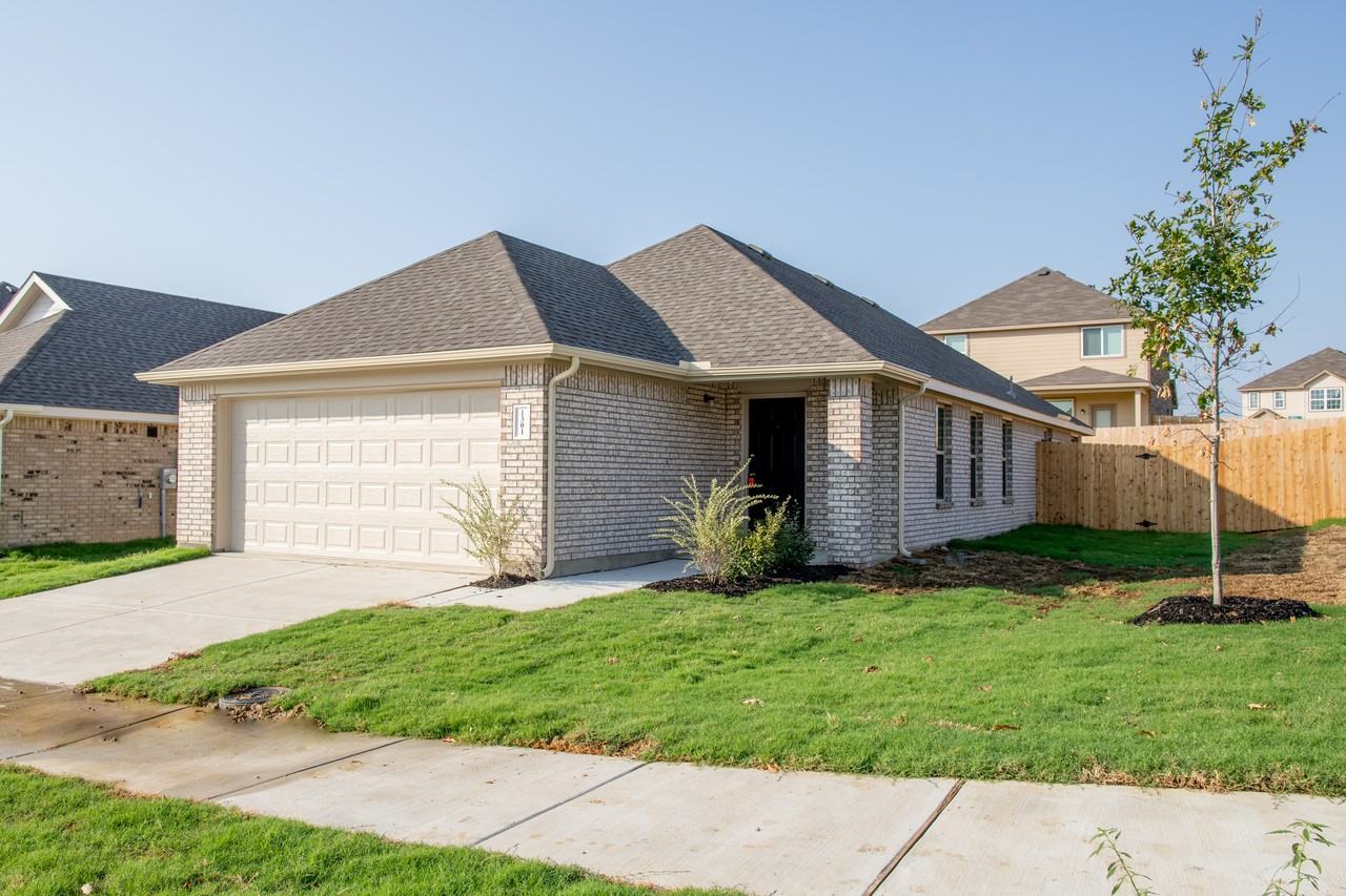 1301 Starling Ln - Photo 2 of 13