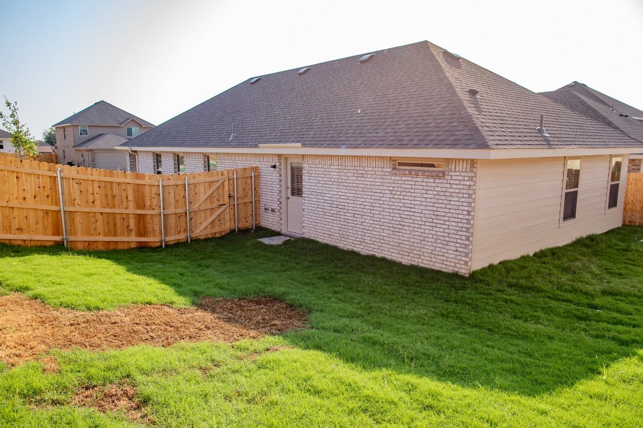 1301 Starling Ln - Photo 3 of 13
