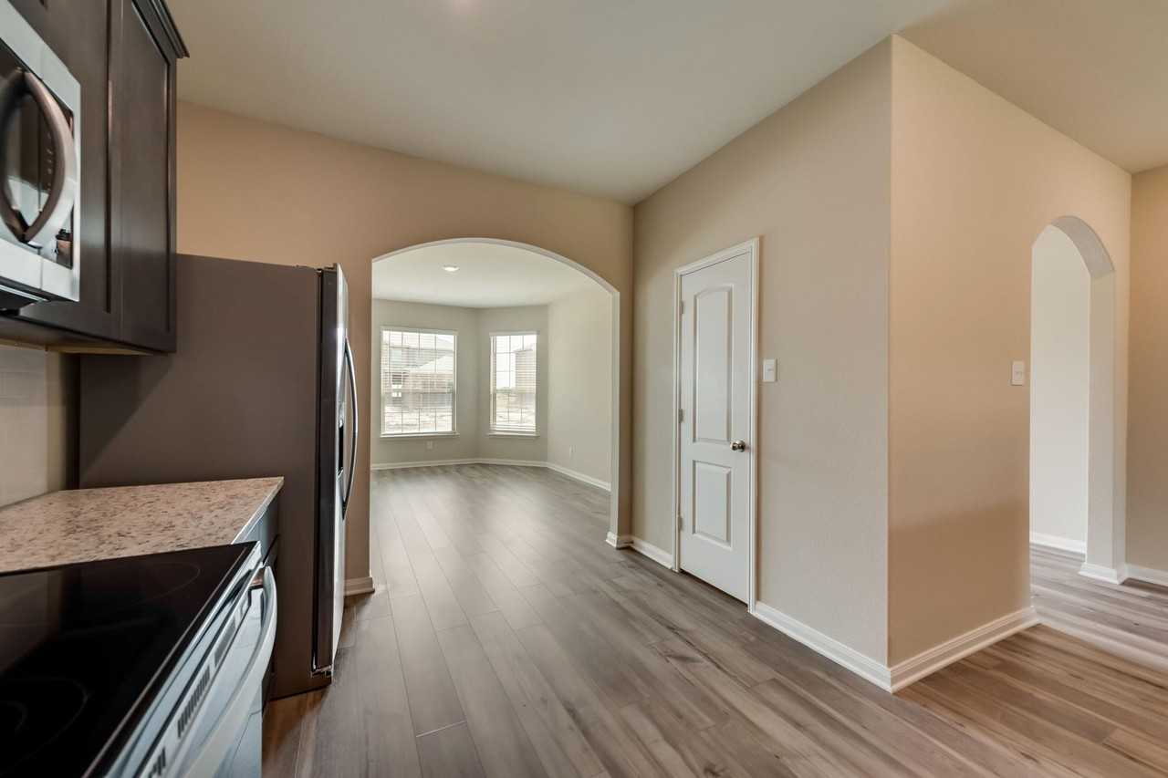 1004 Tumbleweed Trl - Photo 3 of 13