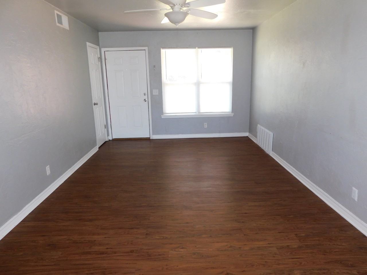 708 Ne 83rd St - Photo 2 of 10