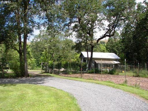 212 Whistlers Ln - Photo 3 of 10