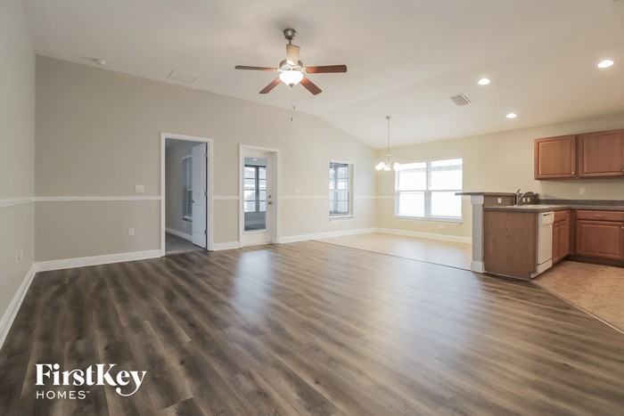 2122 Raleigh Dr - Photo 2 of 15