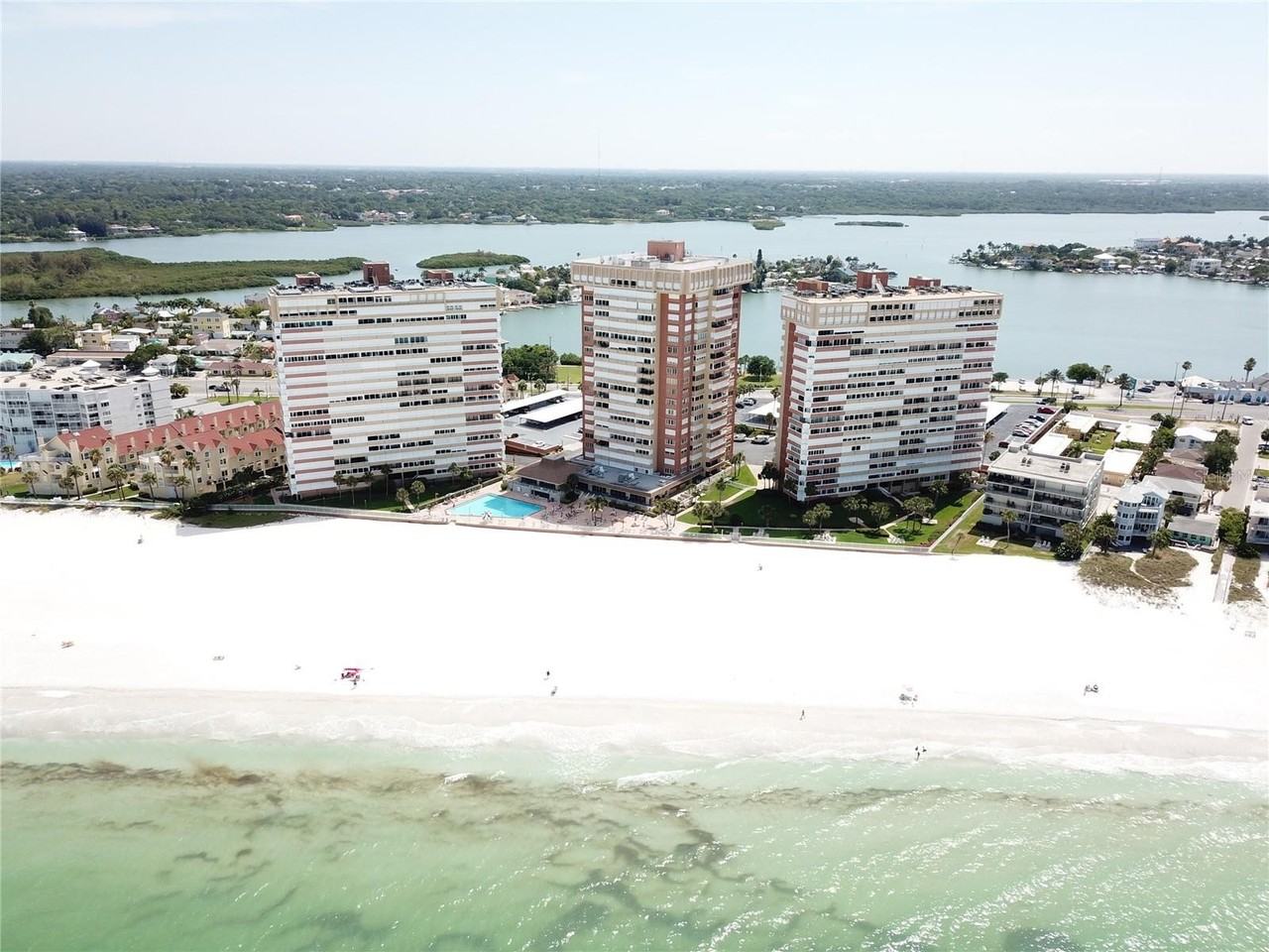 17940 Gulf Blvd #6E - Photo 3 of 30