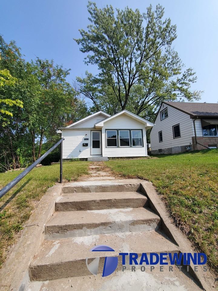 3734 North Lyndale Avenue - Photo 3 of 20