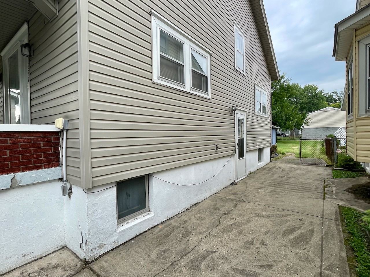 627 Harrison Avenue - Photo 3 of 33