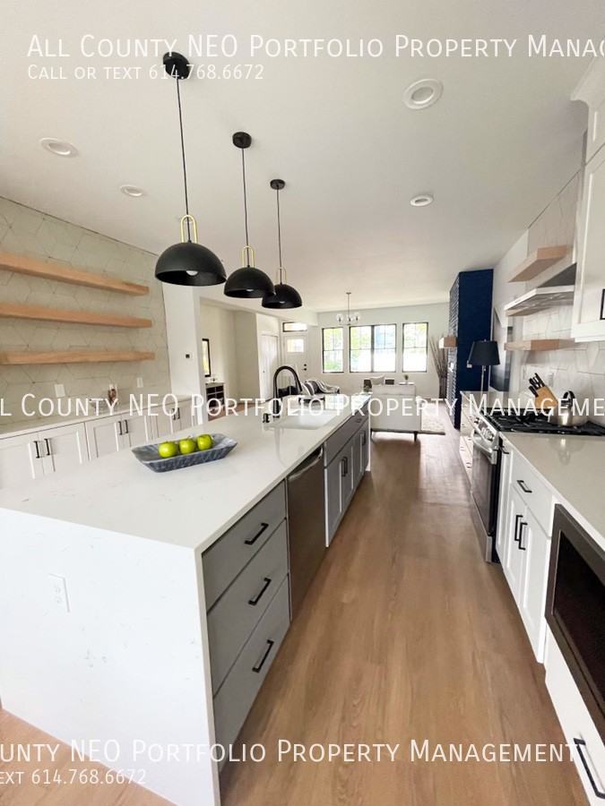 1053 Oak St - Photo 6 of 27