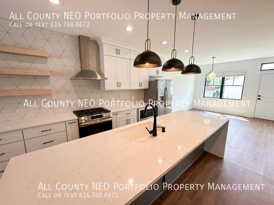 1053 Oak St - Photo 7 of 27