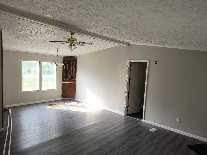 1067 Poston Ln - Photo 3 of 27