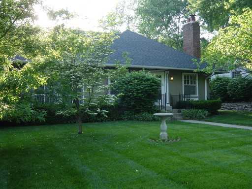 6130 Oak St - Photo 2 of 15