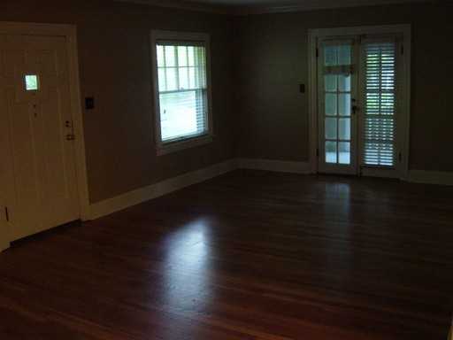 6130 Oak St - Photo 3 of 15