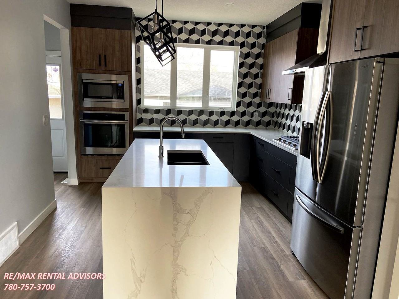 10626 81 St Nw - Photo 2 of 11