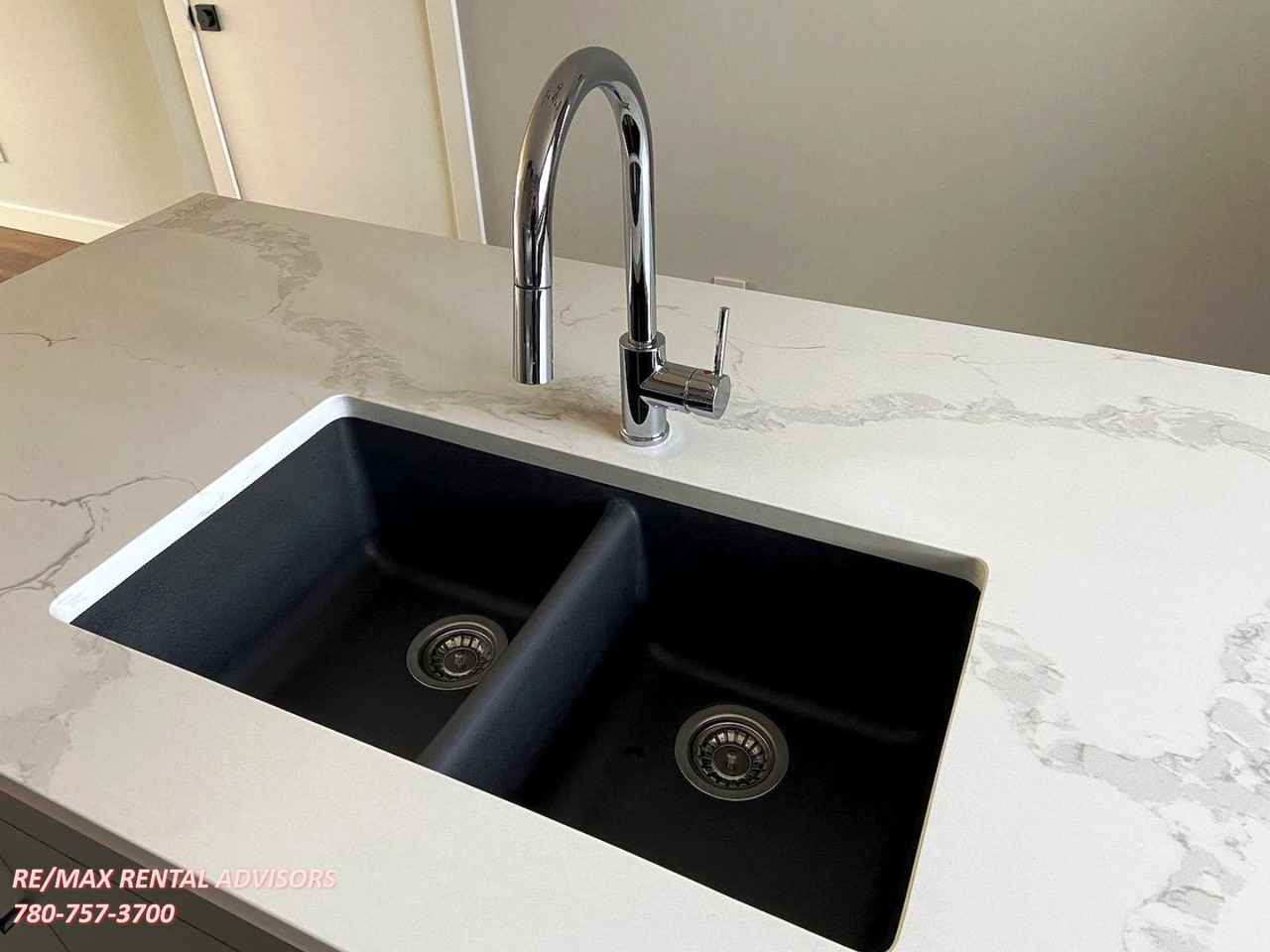 10626 81 St Nw - Photo 3 of 11