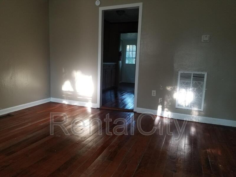 3011 Wahl St - Photo 2 of 15