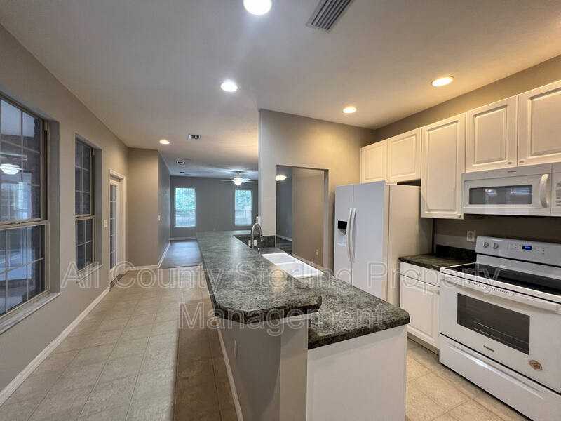 1745 Sw Paloma Ct - Photo 3 of 23