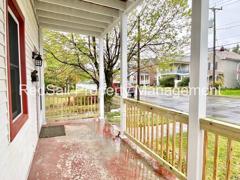 111 S Willard Ave - Photo 3 of 21