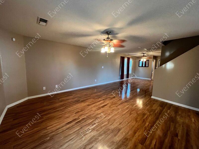 3070 Castlecreek Dr - Photo 2 of 33
