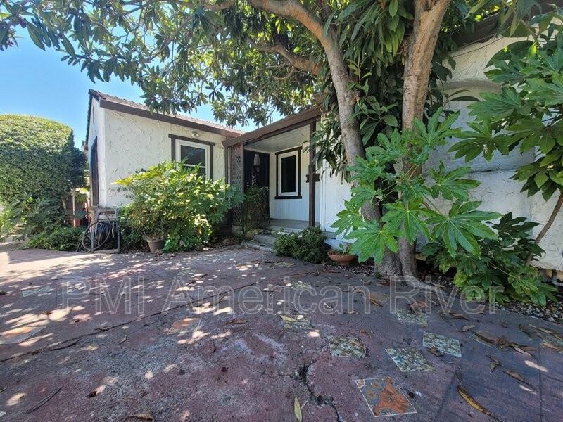 1120 Aidan Ave - Photo 2 of 34