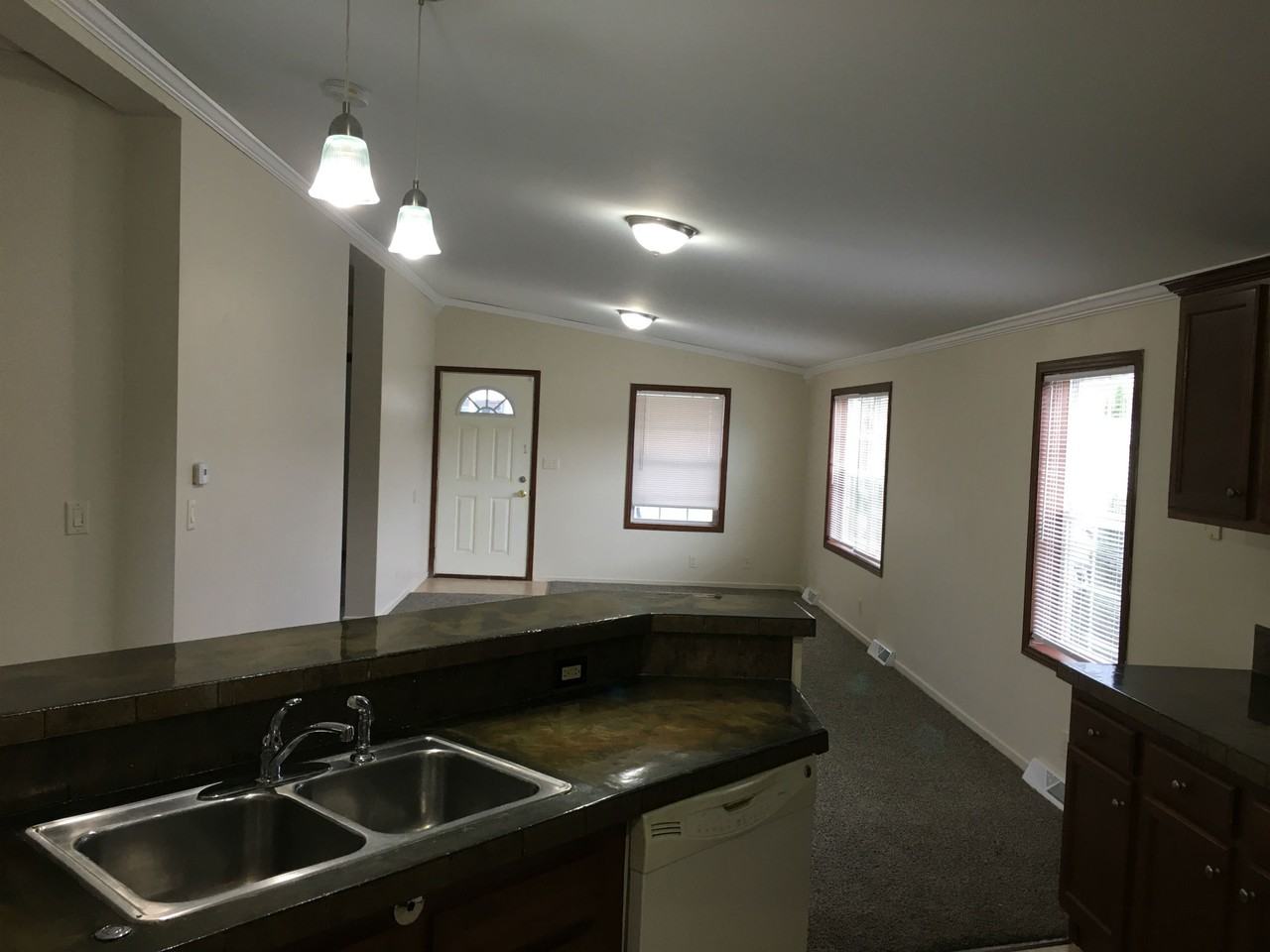 187 Ash St - Photo 3 of 25