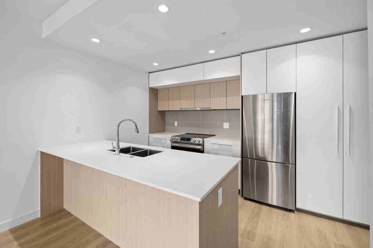 9888 University Cres #201 - Photo 3 of 36