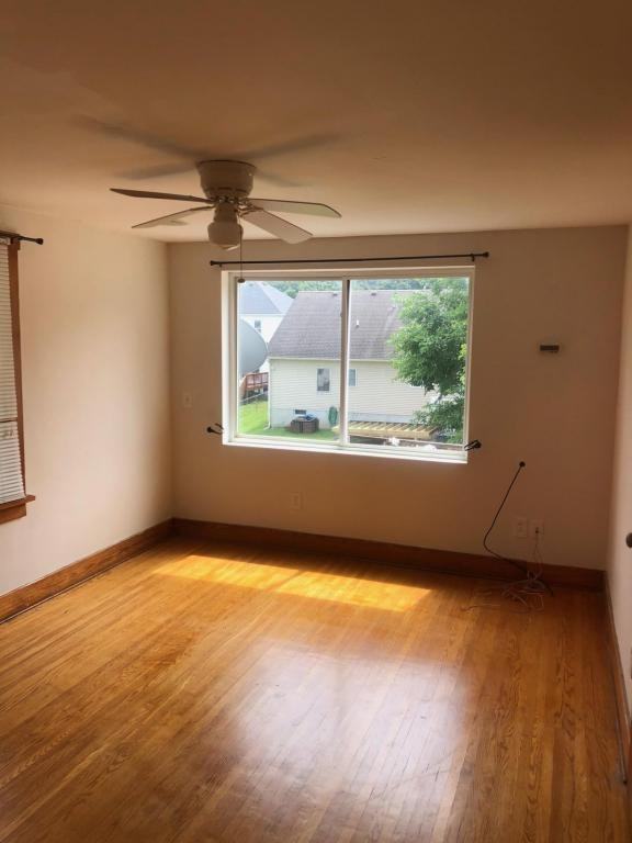 224 W Spruce St Uppr - Photo 2 of 10
