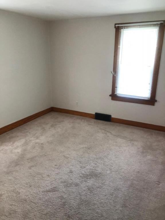 224 W Spruce St Uppr - Photo 3 of 10