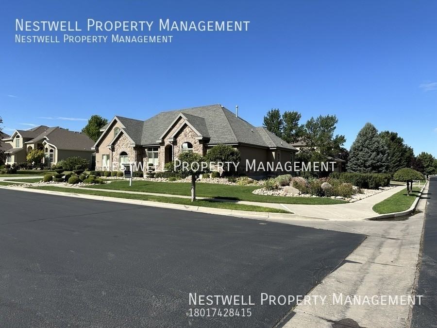 912 S Country Manor Ln - Photo 3 of 8