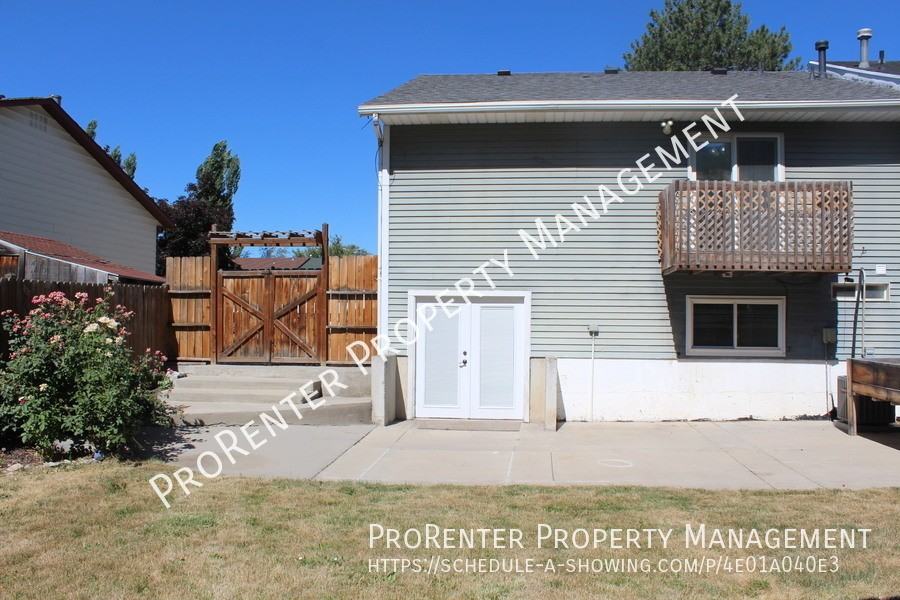 1409 S 50 W - Photo 3 of 23