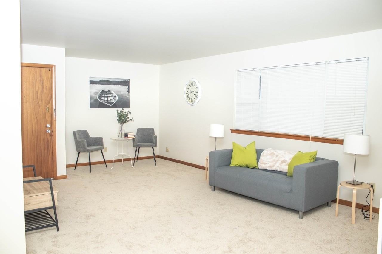 1609 Roxbury Rd #G - Photo 3 of 13