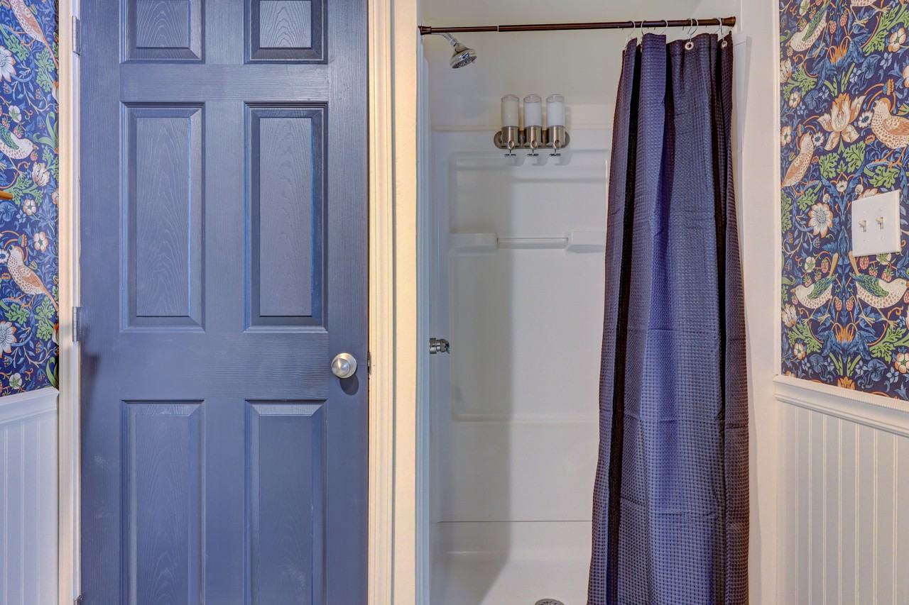 1970 Lakeview Dr E #NA - Photo 3 of 23