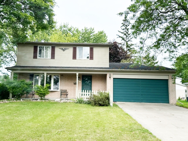 1098 Ashley Dr - Photo 2 of 18