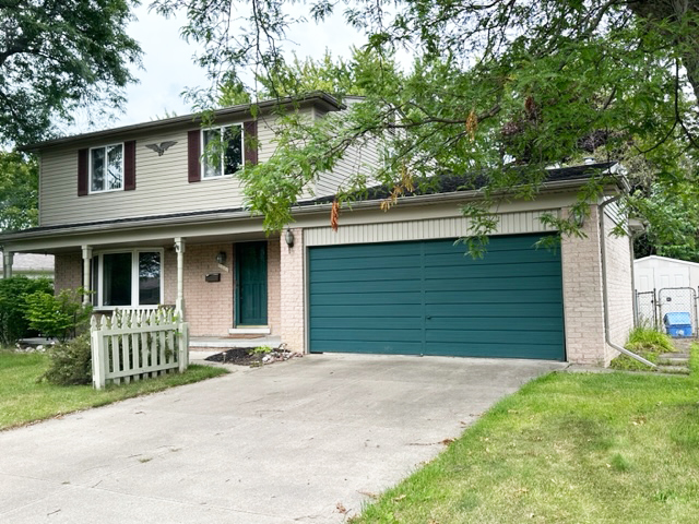 1098 Ashley Dr - Photo 3 of 18